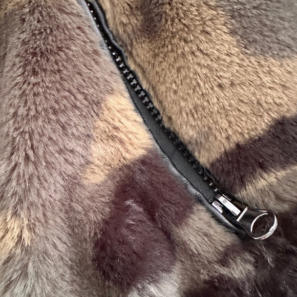 PEYTON JENSEN Green Black Camouflage Faux Fur Fuzzy Sherpa Bomber Jacket Small - Picture 4 of 6